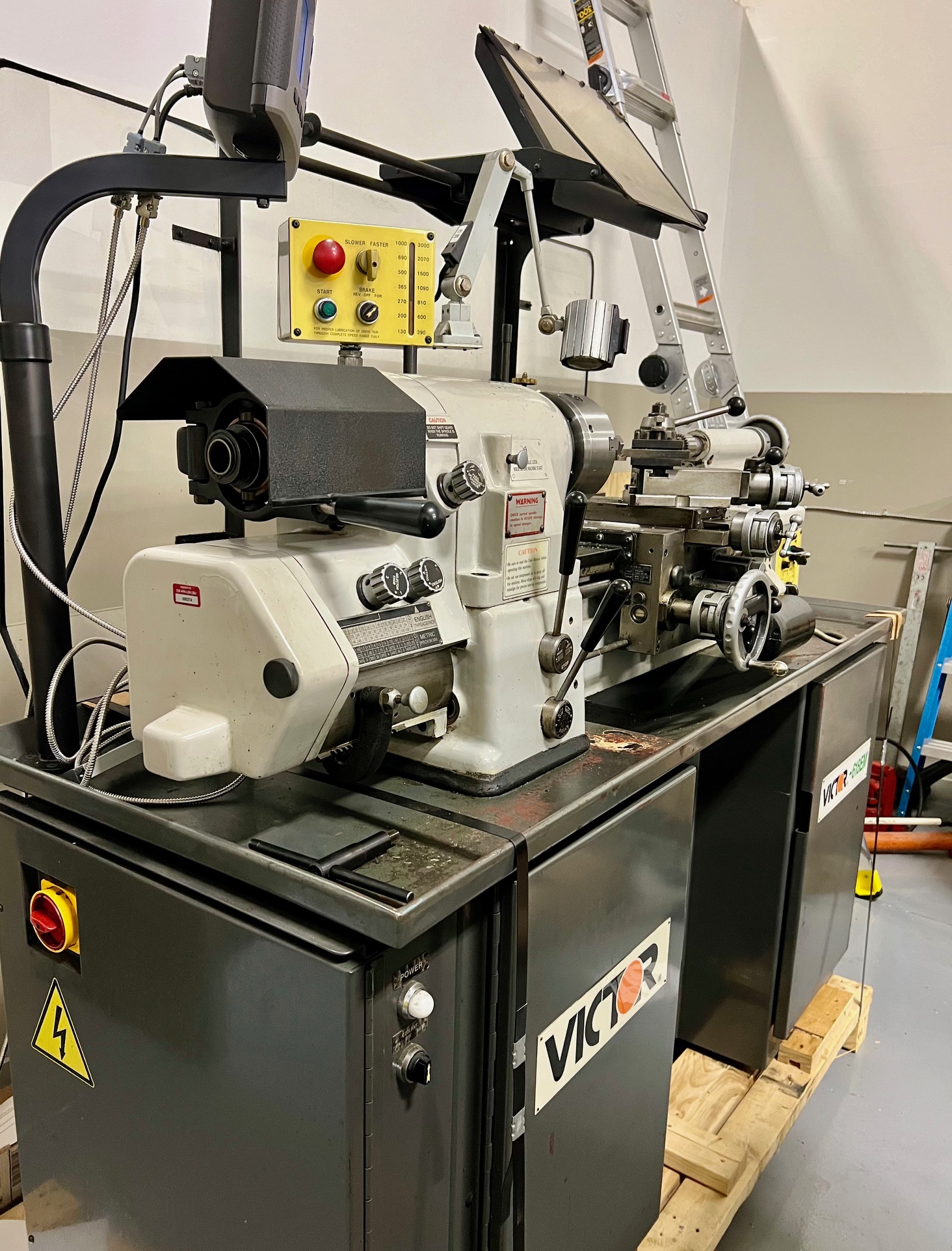 Victor / 618EM: Image 2